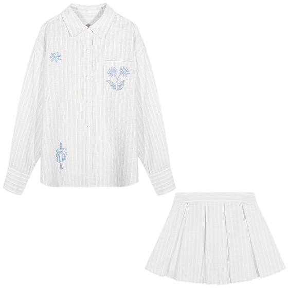 Luoluo introduction Suit skirt, small man in spring wear a complete set of striped embroidery two-piece shirt + pleated skirt
Luoluo introduction Suit skirt, small man in spring wear a complete set of striped embroidery two-piece shirt + pleated skirt