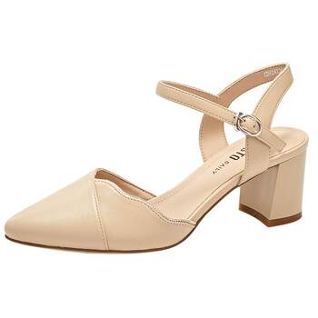 Elegant thick heels in the rear sandals
 Elegant thick heels in the rear sandals