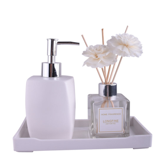 European bathroom toiletries kit model room bathroom supplies ornaments hand sanitizer bottle aromatherapy tray set 
European bathroom toiletries kit model room bathroom supplies ornaments hand sanitizer bottle aromatherapy tray set