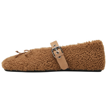 The same style of light mouth round-head wool French fur shoes in the mall 
The same style of light mouth round-head wool French fur shoes in the mall