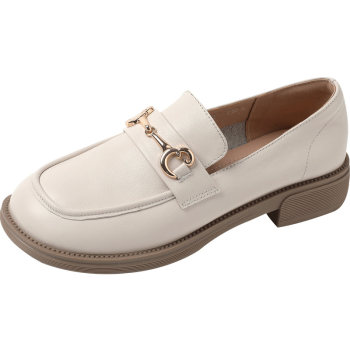 Lingfeng large size leather women's shoes are soft and comfortable and warm
 Lingfeng large size leather women's shoes are soft and comfortable and warm