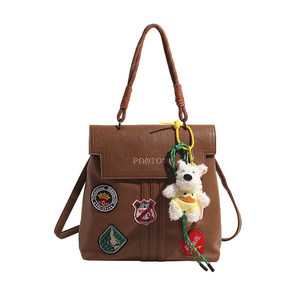 Retro college style backpack women's 2025 autumn and winter new high-end school bag ins niche travel backpack 
Retro college style backpack women's 2025 autumn and winter new high-end school bag ins niche travel backpack