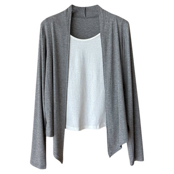 Fashionable design sense fake two-piece cardigan top for women 2025 autumn new casual style simple and versatile commuter jacket
Fashionable design sense fake two-piece cardigan top for women 2025 autumn new casual style simple and versatile commuter jacket