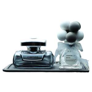 The light fragrance of aromatherapy essential oil on the car internal aromatherapy carrier in the car The light fragrance of aromatherapy essential oil on the car internal aromatherapy carrier in the car
