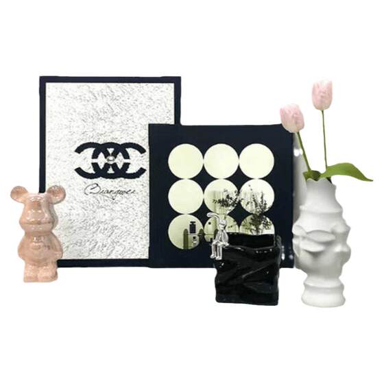 Light luxury high -level sensor living room TV cabinet porch dinner side cabinet bedside cabinet table decoration painting ornament
 Light luxury high -level sensor living room TV cabinet porch dinner side cabinet bedside cabinet table decoration painting ornament