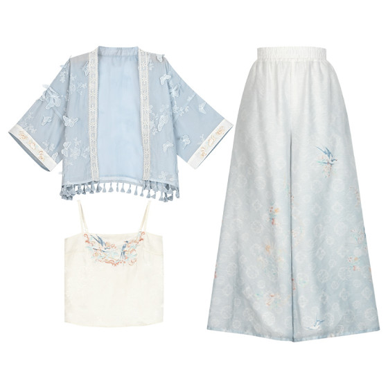 The original ethnic style suit of the three-piece jacket for the summer new women's clothing is not a match for the style of the forest series
The original ethnic style suit of the three-piece jacket for the summer new women's clothing is not a match for the style of the forest series