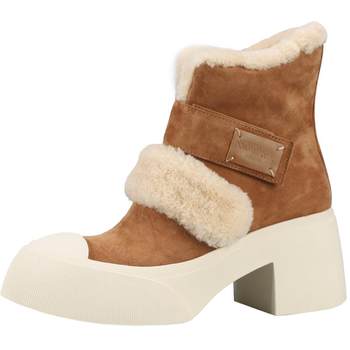 The same genuine leather plus velvet warm fashionable short boots for women in the counter
 The same genuine leather plus velvet warm fashionable short boots for women in the counter