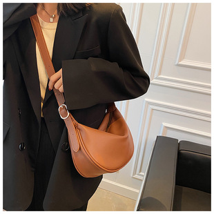 包包女单肩斜挎包2025新款法国小众质感复古手机包百搭小方包纯色