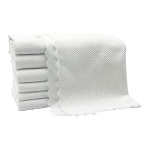 White fish scale rag for glass cleaning, no watermark, no trace, housekeeping cleaning, kitchen dishwashing, absorbing water and no lint 
White fish scale rag for glass cleaning, no watermark, no trace, housekeeping cleaning, kitchen dishwashing, absorbing water and no lint
