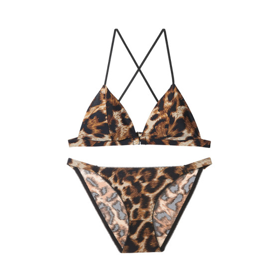 peach-box leopard print sexy lingerie suit for women with small breasts gathered front buckle triangle cup markless wild bra 
peach-box leopard print sexy lingerie suit for women with small breasts gathered front buckle triangle cup markless wild bra