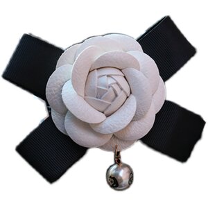 Creative simple car camellia air outlet perfume clip car air conditioning decoration products ladies aromatherapy clip 
Creative simple car camellia air outlet perfume clip car air conditioning decoration products ladies aromatherapy clip