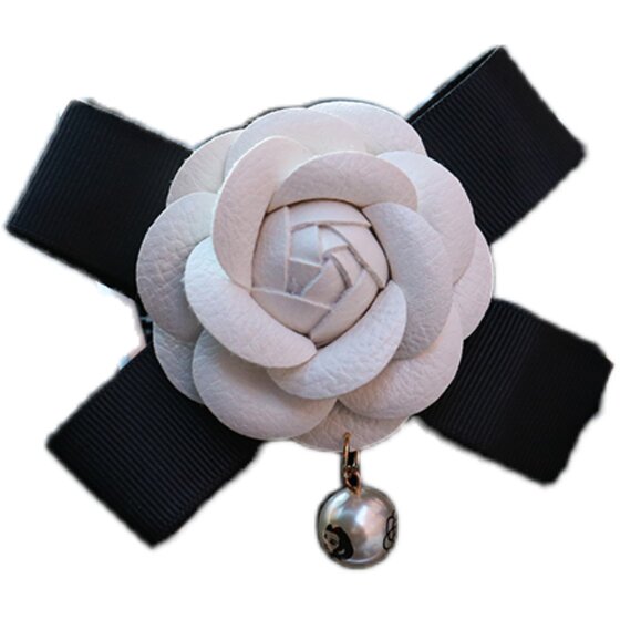Creative simple car camellia air outlet perfume clip car air conditioning decoration products ladies aromatherapy clip 
Creative simple car camellia air outlet perfume clip car air conditioning decoration products ladies aromatherapy clip