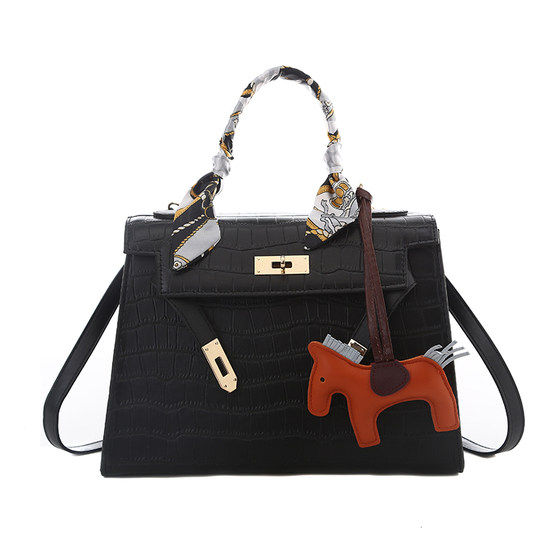 Fashionable handheld large capacity versatile ins women's bag 2025 Internet celebrity new fashionable one-shoulder crossbody Kelly bag 
Fashionable handheld large capacity versatile ins women's bag 2025 Internet celebrity new fashionable one-shoulder crossbody Kelly bag