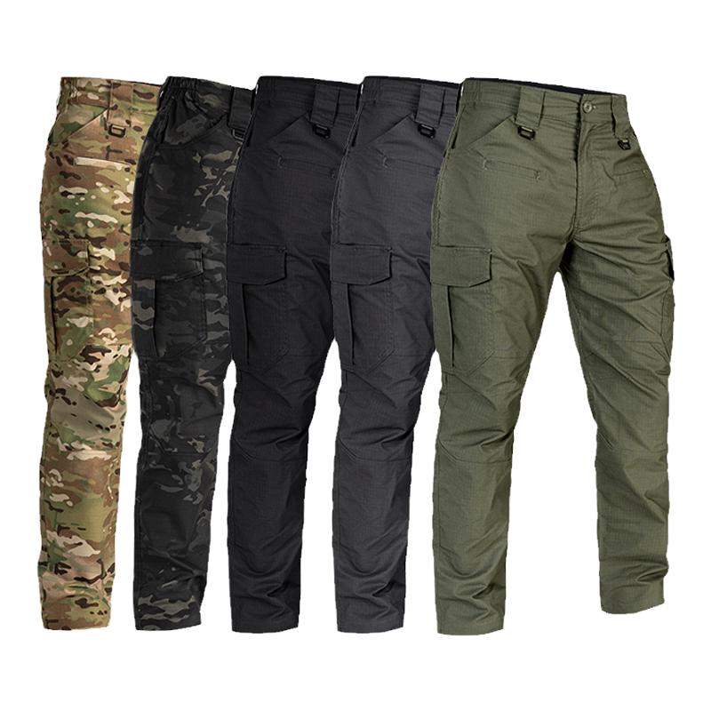 Yosh kokrak va mushuk Fohishalar, kaltaklar, fohishalar