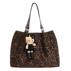 Daily commuting versatile bag women's 2025 new autumn and winter niche light luxury luxury leopard print shoulder tote bag 
Daily commuting versatile bag women's 2025 new autumn and winter niche light luxury luxury leopard print shoulder tote bag