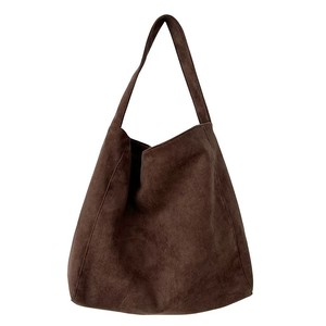 Suede large capacity tote bag for women 2024 new trend Korean bucket bag niche versatile underarm bag 
Suede large capacity tote bag for women 2024 new trend Korean bucket bag niche versatile underarm bag