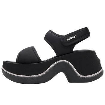 The same thick-soled high-heightening fashion rhinestone sandals in the mall 
The same thick-soled high-heightening fashion rhinestone sandals in the mall
