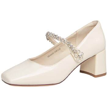 The same high heels in Gomeki shopping mall 
The same high heels in Gomeki shopping mall