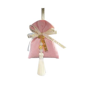 Car aromatherapy pendant ornaments bamboo charcoal bag sachet car new car formaldehyde removal and smell removal essential products in the car for women 
Car aromatherapy pendant ornaments bamboo charcoal bag sachet car new car formaldehyde removal and smell removal essential products in the car for women