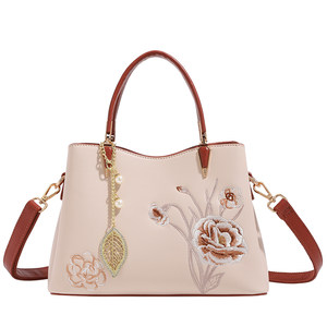 Hong Kong brand new Chinese style embroidered birthday gift bag women's new mother bag handbag crossbody bag 
Hong Kong brand new Chinese style embroidered birthday gift bag women's new mother bag handbag crossbody bag
