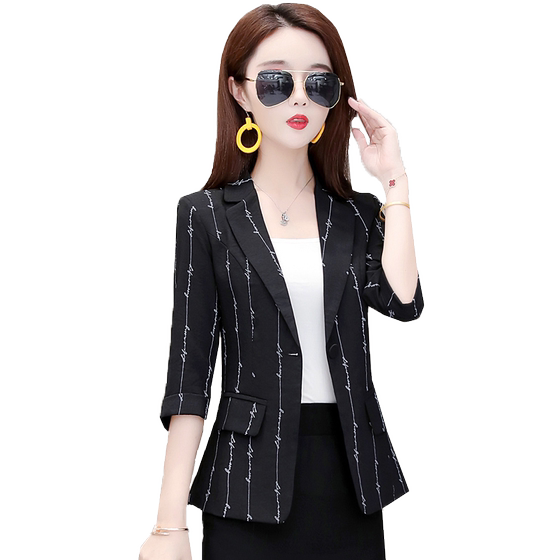 2025 autumn quarter-sleeved thin suit jacket for women short Korean casual small striped suit top breathable
2025 autumn quarter-sleeved thin suit jacket for women short Korean casual small striped suit top breathable