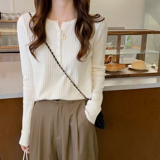 Spring and Autumn new versatile outside sweater for women's slim long-sleeved base shirt top fashionable inner sweater
Spring and Autumn new versatile outside sweater for women's slim long-sleeved base shirt top fashionable inner sweater