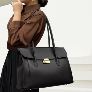 CCAMO Black Bag Women's 2025 New Niche Shoulder Bag Genuine Leather Fashion Big Bag Women's Commuter Bag 
CCAMO Black Bag Women's 2025 New Niche Shoulder Bag Genuine Leather Fashion Big Bag Women's Commuter Bag