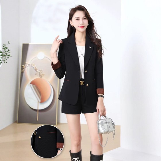 Golden Yidu 05 counter genuine 2025 autumn new suit jacket for women Korean style slim suit mother women's clothing
Golden Yidu 05 counter genuine 2025 autumn new suit jacket for women Korean style slim suit mother women's clothing