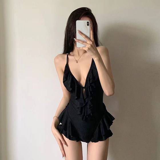 Women's new black deep V ruffled bikini sexy small breasts dress for women to make them look slim and cover their belly.
Women's new black deep V ruffled bikini sexy small breasts dress for women to make them look slim and cover their belly.