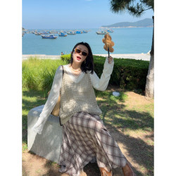 VOGANA Cannes plus size women's bright holiday layered wool hollow hollow loose slimming knitted vest VOGANA Cannes plus size women's bright holiday layered wool hollow hollow loose slimming knitted vest