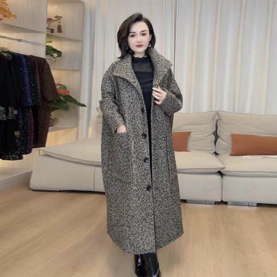 High-end noble lady woolen coat with fat and enlargement 200*0.5kg European fashion mother long large-size lapel jacket
High-end noble lady woolen coat with fat and enlargement 200*0.5kg European fashion mother long large-size lapel jacket