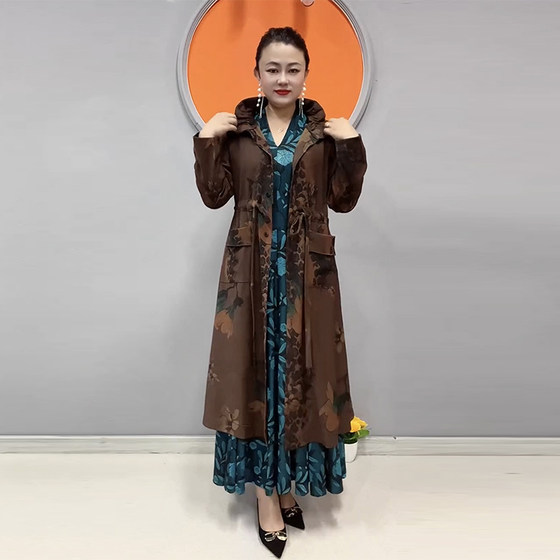 Spring new windbreaker fashionable mother fungus standing collar long coat temperament mother 40-50 years old color coat
Spring new windbreaker fashionable mother fungus standing collar long coat temperament mother 40-50 years old color coat