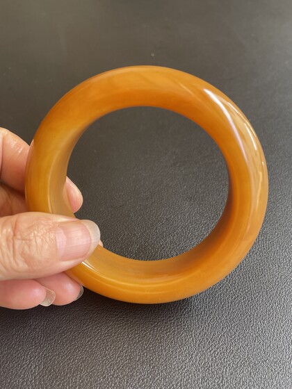 Yunnan Longling Natural Huanglong Jade Chicken Oil Huang Old Material Bracelet 61*20.6*12.8mm Material is oily and delicate
Yunnan Longling Natural Huanglong Jade Chicken Oil Huang Old Material Bracelet 61*20.6*12.8mm Material is oily and delicate