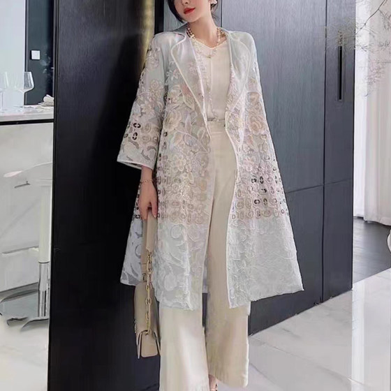 Indonesian national treasure brand, flying bird peony ten thousand needle three-dimensional embroidered silk Organya hollow cardigan windbreaker jacket
Indonesian national treasure brand, flying bird peony ten thousand needle three-dimensional embroidered silk Organya hollow cardigan windbreaker jacket