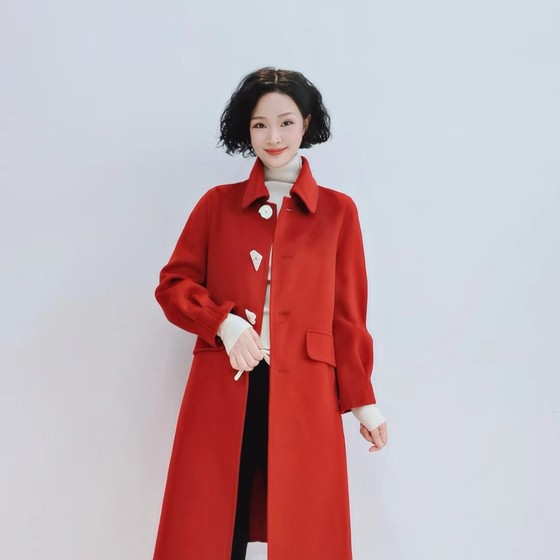 4069 Fashionable high-end mid-length autumn and winter slimming temperament versatile double-sided wool coat
4069 Fashionable high-end mid-length autumn and winter slimming temperament versatile double-sided wool coat