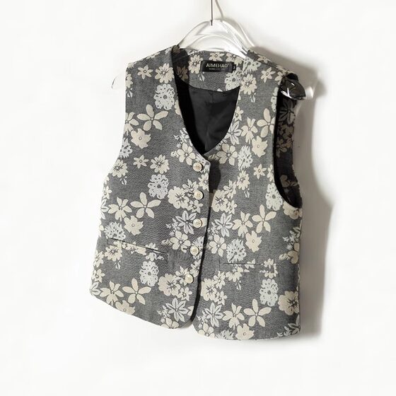 New Chinese style spring and autumn new retro color cotton and linen jacquard vest for women
New Chinese style spring and autumn new retro color cotton and linen jacquard vest for women