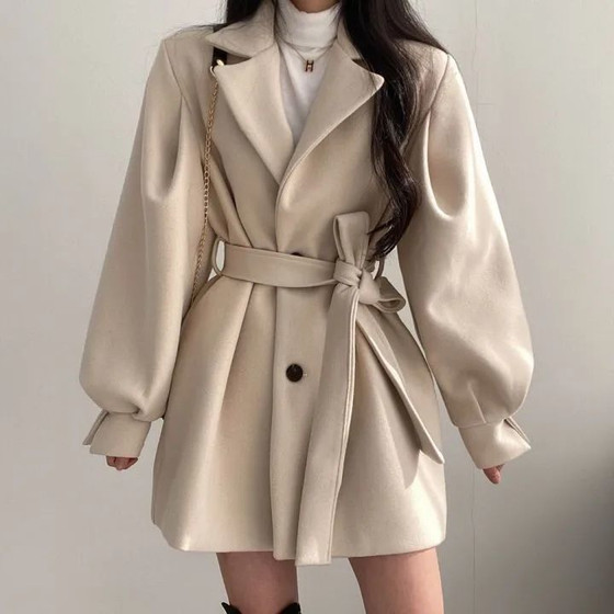 Xiaowei's thickened autumn and winter straps are elegant, small suit collar, Hepburn style mid-length woolen women's coat coat
Xiaowei's thickened autumn and winter straps are elegant, small suit collar, Hepburn style mid-length woolen women's coat coat