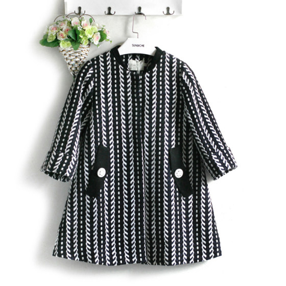 Brand withdrawal cabinet Mingze winter stand collar thick woven vertical strips loose A-line wool woolen coat mid-length jacket
Brand withdrawal cabinet Mingze winter stand collar thick woven vertical strips loose A-line wool woolen coat mid-length jacket