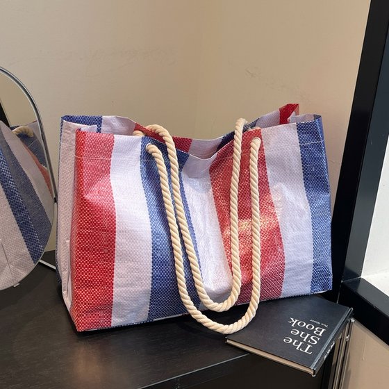 Summer large capacity shoulder bag for women going out to braided shopping bags on the beach vacation excursion tote bag
Summer large capacity shoulder bag for women going out to braided shopping bags on the beach vacation excursion tote bag