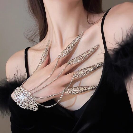 Exotic style hollow finger cover ring light luxury high-end Halloween decoration unique exaggerated bracelet finger armor cover
Exotic style hollow finger cover ring light luxury high-end Halloween decoration unique exaggerated bracelet finger armor cover