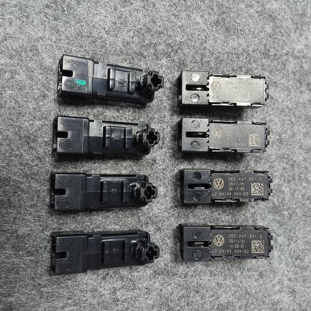 Phuong ambient light head door ambient light sensor supports two colors and multiple colors of the original car. Original new 
Phuong ambient light head door ambient light sensor supports two colors and multiple colors of the original car. Original new