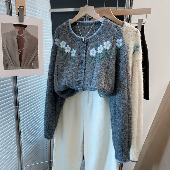 Embroidered round neck sweater jacket for women 2025 autumn and winter new loose lazy style top wearing fashionable knitted cardigan
Embroidered round neck sweater jacket for women 2025 autumn and winter new loose lazy style top wearing fashionable knitted cardigan