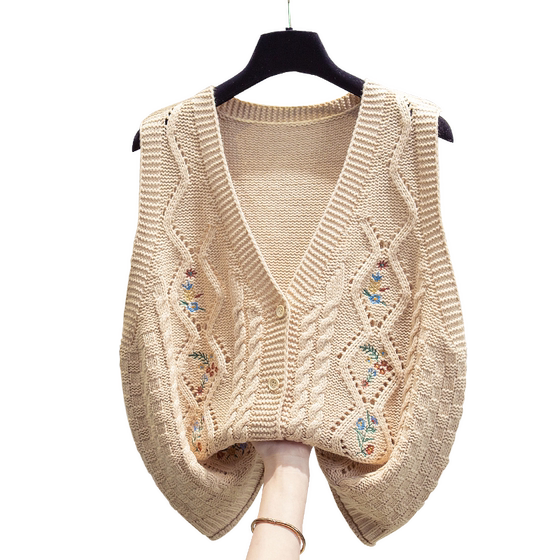 V-neck knitted cardigan vest vest women 2025 autumn and winter new loose outer wear horse clip outer wear sweater vest trendy
V-neck knitted cardigan vest vest women 2025 autumn and winter new loose outer wear horse clip outer wear sweater vest trendy