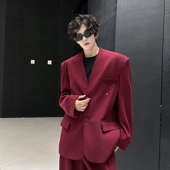 British yuppie men's white shoulder pad suit jacket men's high-end and handsome casual American collarless suit jacket
British yuppie men's white shoulder pad suit jacket men's high-end and handsome casual American collarless suit jacket