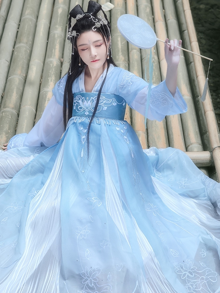 如梦霓裳 剑网刺绣齐胸襦裙汉服 如梦霓裳 剑网刺绣齐胸襦裙汉服