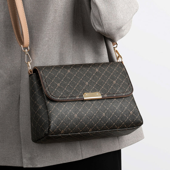 Women's Bag 2025 New Fashion One-Shoulder Crossbody Bag Mom Bag Genuine Leather Middle-aged Women's Bag Soft Leather Bag Backpack 
Women's Bag 2025 New Fashion One-Shoulder Crossbody Bag Mom Bag Genuine Leather Middle-aged Women's Bag Soft Leather Bag Backpack