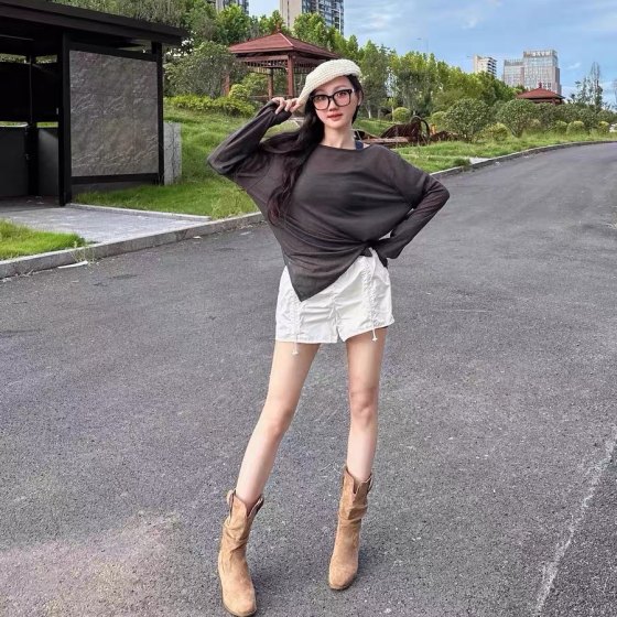 2025 autumn new 2025 thick heel leather mid-tube belt buckle Martin boots round toe versatile thick sole fashion boots knight boots
2025 autumn new 2025 thick heel leather mid-tube belt buckle Martin boots round toe versatile thick sole fashion boots knight boots