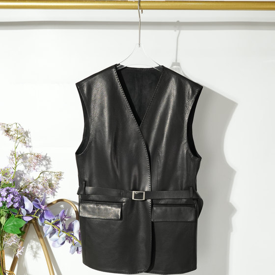 Imported 100% goatskin vest for women mid-length 2025 autumn and winter new style waist-hugging genuine leather horse clip European goods trend
Imported 100% goatskin vest for women mid-length 2025 autumn and winter new style waist-hugging genuine leather horse clip European goods trend