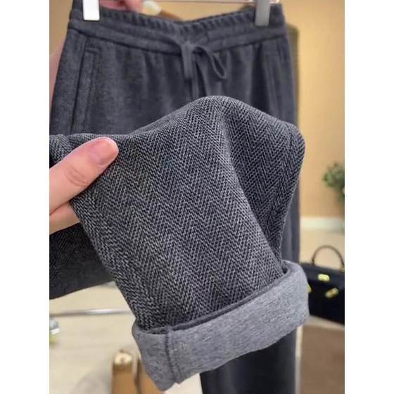 Clearance first-line brand counters are popular this year for gray thickened knitted wide-leg casual pants for women in autumn and winter.
Clearance first-line brand counters are popular this year for gray thickened knitted wide-leg casual pants for women in autumn and winter.