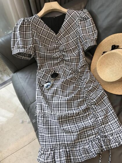 Fashionable and thin! Wall crack push! Retro Hong Kong flavor design sense niche to capture black and white fishtail dress women women
Fashionable and thin! Wall crack push! Retro Hong Kong flavor design sense niche to capture black and white fishtail dress women women